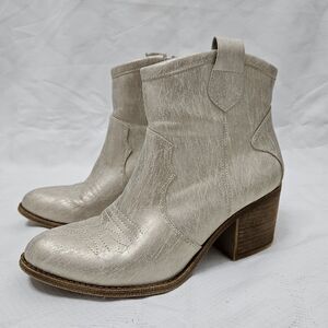 Dirty Laundry United Distressed Gold Metallic Cowboy Ankle Boot Women's 7.5 EUC